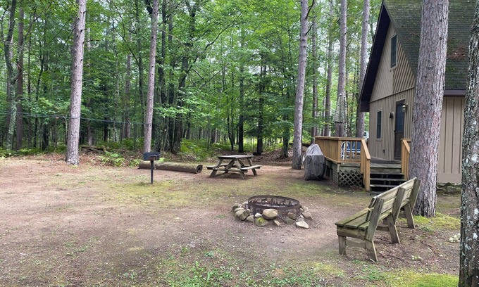 Au Train Cabin | Riverview cottages, The twin heron cabin on the bank of the Autrain River