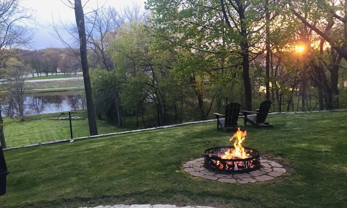 Plymouth House | Riverview Getaway
