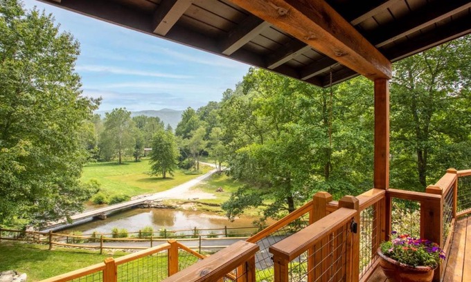 Sugar Grove House | Riverview Retreat