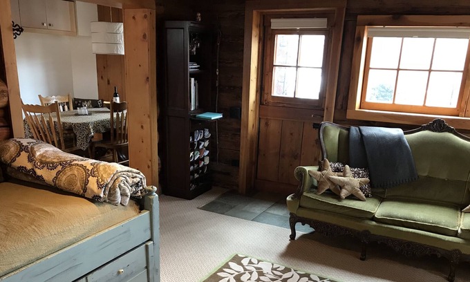 Moose Wilson Road Cabin | RIVERWOLF: CLEANEST LOG CABIN On Bike Path!!