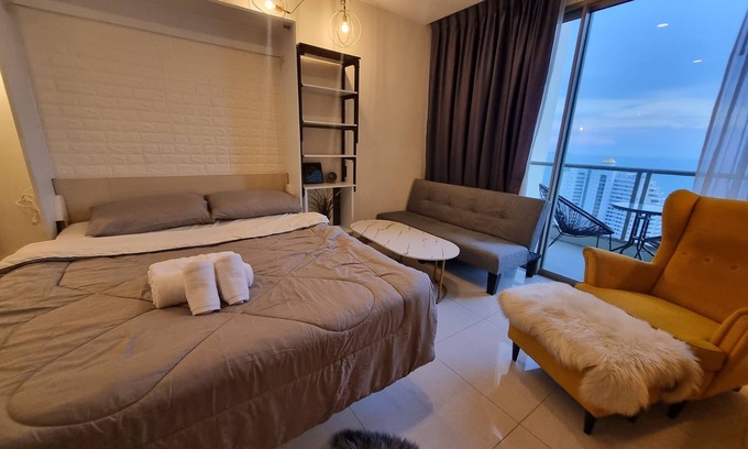 South Pattaya Condo | Riviera Jomtien Large Penthouse Studio Uninterrupted Seaview 5 Star Facilities