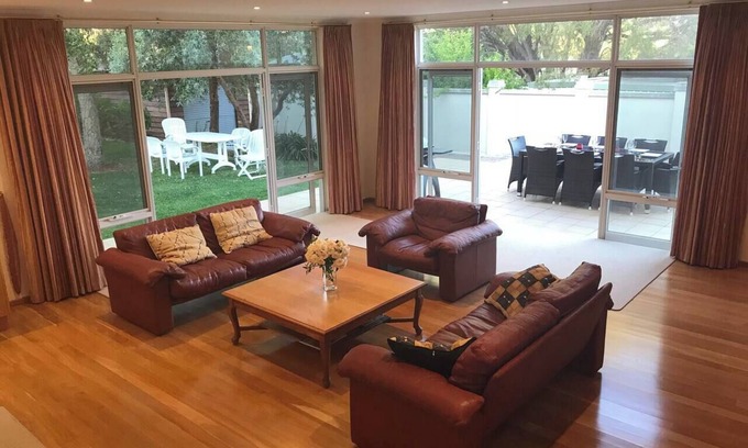 Dunsborough House | Riviera Retreat Minutes to Geographe Bay and Town