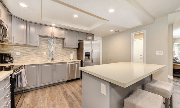Pocket House | Riviera Silver Home in the Pocket Area Downtown Zoo Airport Sleep Train Arena
