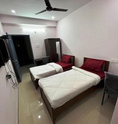 Serilingampally Hotel | RK LION ROYAL GRAND PG coliving