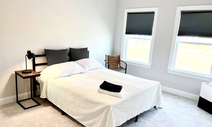 Kipling House | Rm 3: Charming Bright Private Bedroom