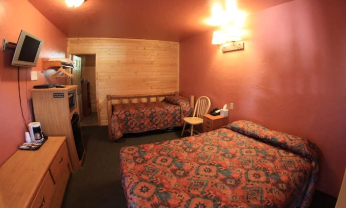 Aladdin House | RM# 5 Cozy rooms in a country setting