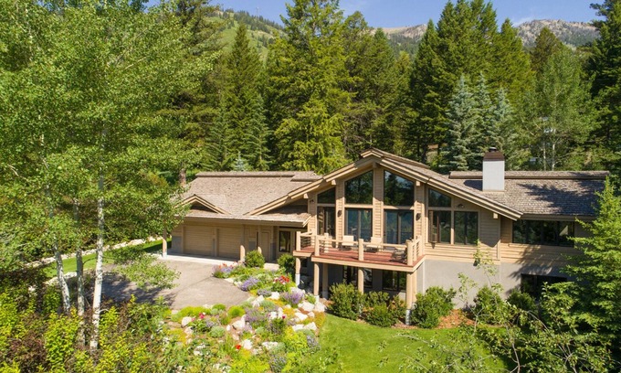 Teton Village House | RMR: Wildflower House in Teton Village
