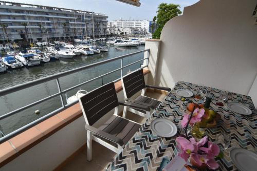 Santa Margarida Apartment | RNET - 2-3 Puerto Madeira Canal View