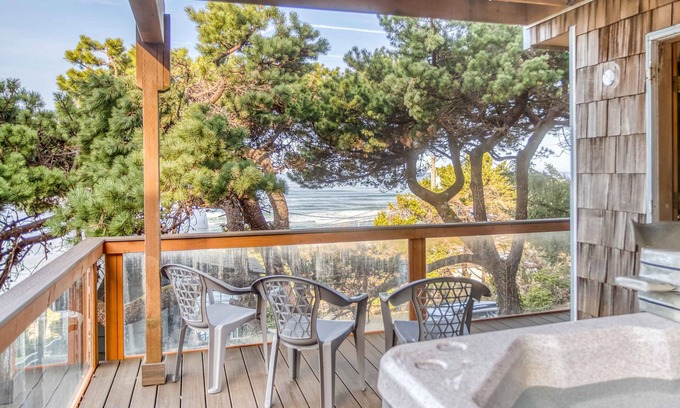 Roads End House | Roads End Ocean View Home with Hot Tub and Close to Beach!
