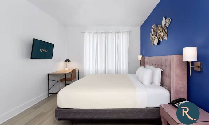 Flamingo/Lummus House | Roami at Hotel Astor | Pool | Miami Beach Suite