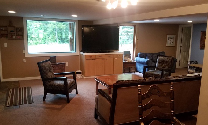 Leavenworth House | Roaring Creek Lodge - Great Family and Group Getaway! Sleeps 25 2 other cabins..