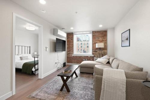 Riverside Apartment | Roav Stays - J and K Luxury Apartment 304