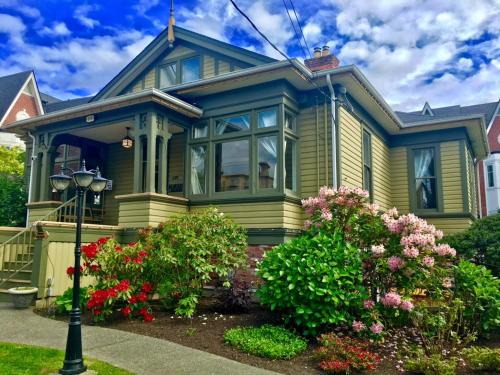 James Bay Bed & Breakfast | Robert Porter House Inn