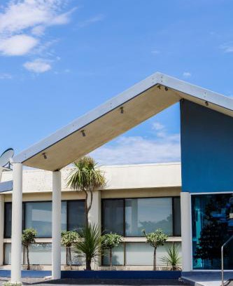 Waterhouse Hotel | Robetown Motor Inn & Apartments