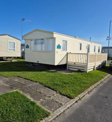 Rhyl Ski Chalet | Robin Hood 3-Bed Caravan Sleeps 8 Pet Friendly