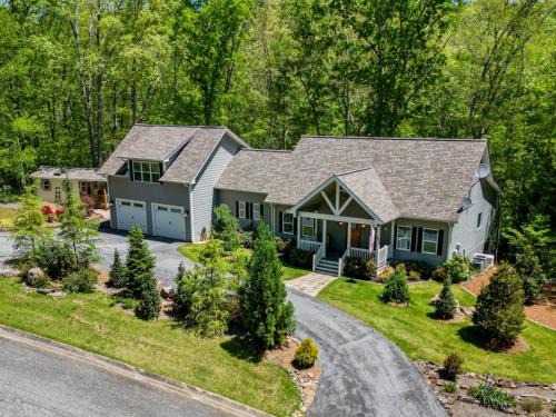 Dahlonega House | Robin's Nest - 4 Bed - Hot Tub & Game Room