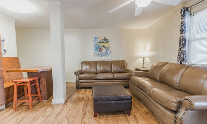 Cherry Grove Beach House | Robinson Apartment 1 in North Myrtle Beach