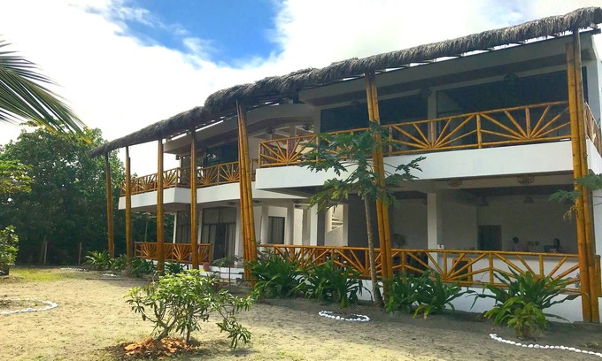 Mompiche Bed & Breakfast | Robinson Crusoe's Paradise Tropical Beach