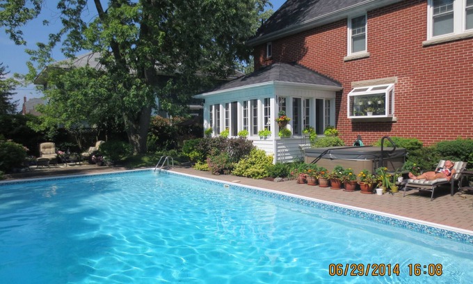 Thorold Bed & Breakfast | Robinsong Bed and Breakfast