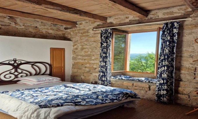 Cavagnac House | Rocamadour-Padirac. House 2 Bedrooms. Sleeps 5. Charming.