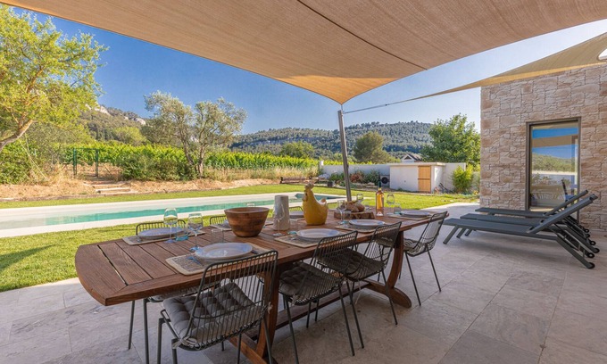 Roquefort-la-Bedoule Villa | Roccafortis by Winkyhouse
