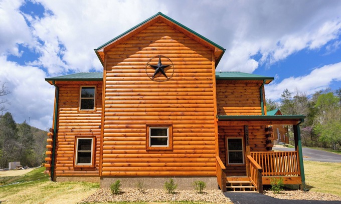 Pigeon Forge Cabin | Rock Bottom Prices Next Week! 1mi to Pkwy, Arcade, Pool Table, Dog-Friendly