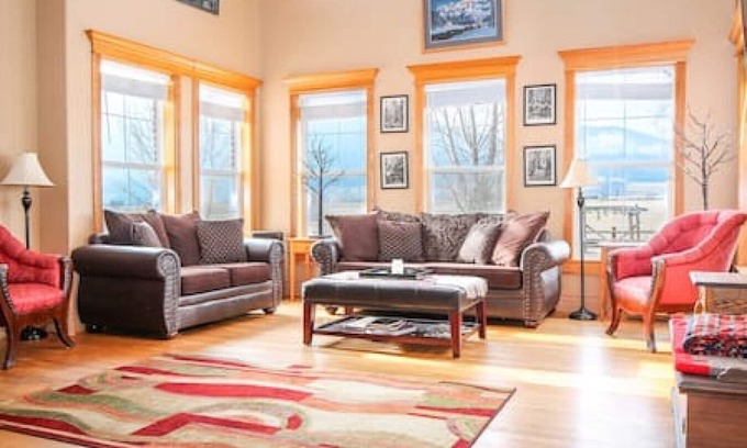 Haines House | Rock Creek Schoolhouse. Historic Charm! Gorgeous Views! Sleeps 15