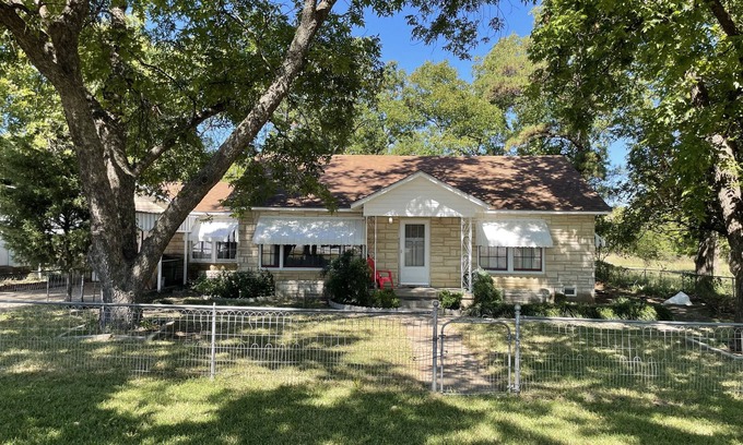 Springtown House | Rock House & 6 acre Pecan Orchard Springtown Center near 51 & 199