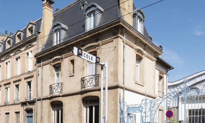 Poincare - Foch - Anatole France - Croix de Bourgogne Apartment | Rock In Share - Luxe Poincaré