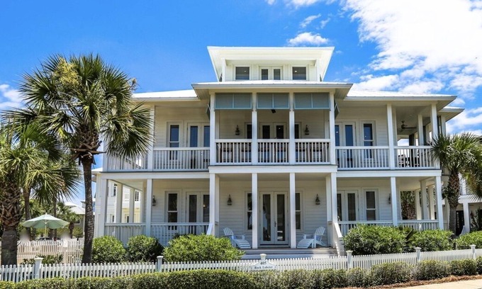 Sunnyside House | Rock Lobster: Beautiful Beach House across from the GULF with Shared Pool