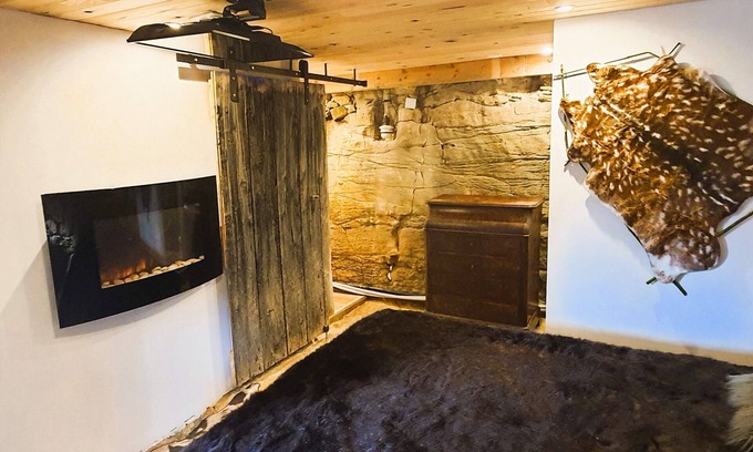 Carsac-Aillac Apartment | Rock shelter, independent single room
