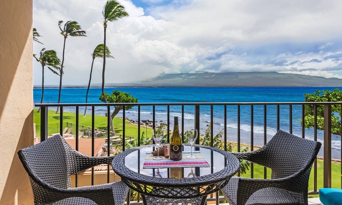 Maalaea Condo | Rock to the Roll of the Surf!