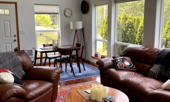Rockaway Beach House | Rockaway Happy House w/hot tubn