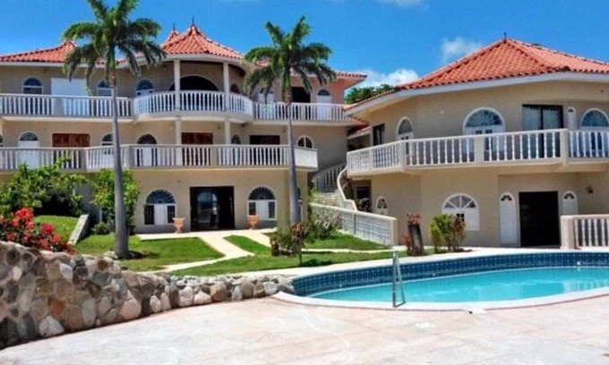 Tower Isle House | Rockcliff Villa