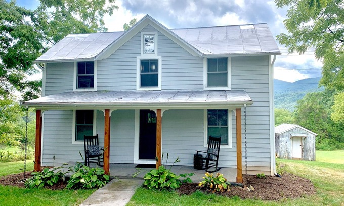 Afton House | Rockfish Farmhouse - Home In the heart of The Rockfish Valley