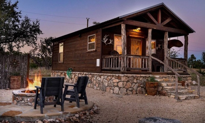 Fredericksburg Cabin | Rockin' R - Shining Star Cabin