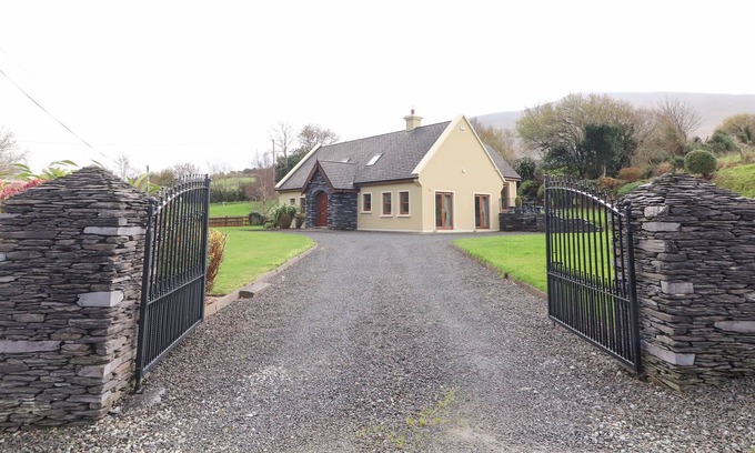 MacGillycuddy's Reeks Cottage | ROCKLANDS HOUSE, pet friendly in Beaufort, County Kerry