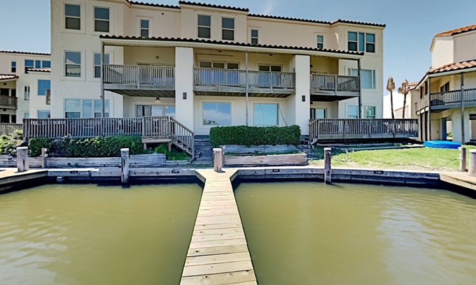 Harbor Oaks Condo | Rockport Mode | Bay Views, Great Fishing + Boating