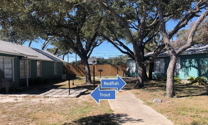 Rockport House | Rockport Slam Bungalows - Redfish Unit - 5 min to beach