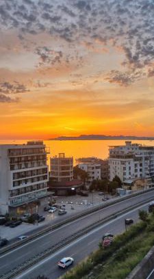 Shkembi i Kavajes House | Rocks View Apartment