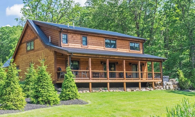 Oakland House | Rockwell: New w/Dock Slip, Hot Tub, Lake Access, Dog Friendly