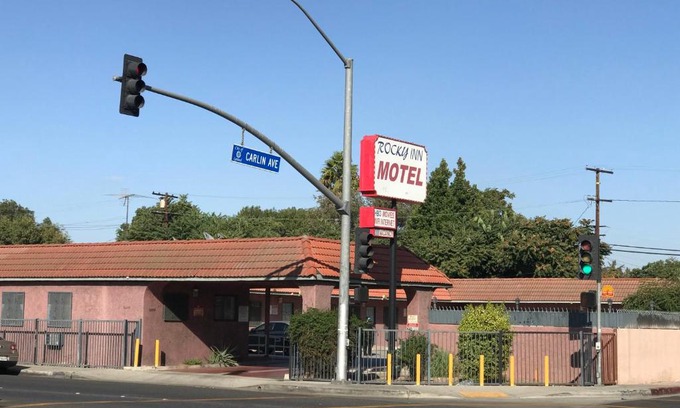 Lynwood Hotel | Rocky Inn Motel