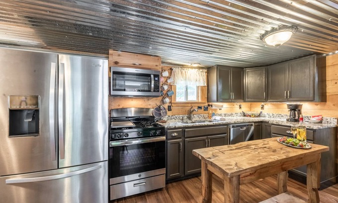 Ruidoso Cabin | Rocky Mountain Cottage | Hot Tub, Covered Patio!