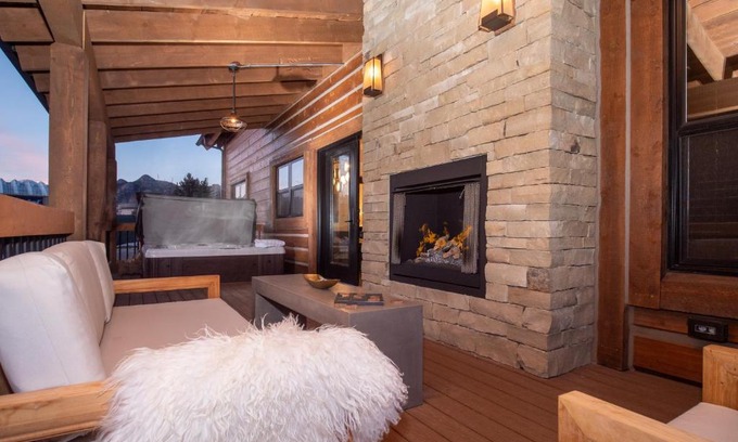 Estes Park House | Rocky Mountain Escape - Steps to Lake Estes, Jacuzzi, Close to Downtown Estes