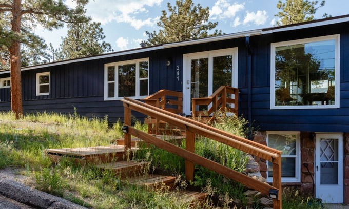 Estes Park House | Rocky Mountain Overlook, Families/Groups/Pets