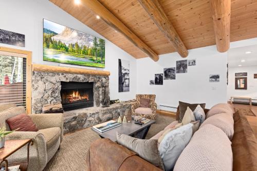Olympic Valley House | Rocky Point # 14 Palisades Townhome - Ski Shuttle w Tennis!