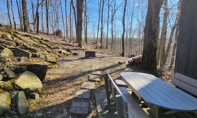 Millersburg Cabin | Rocky Ridge Cabin in Berlin, with hot tub