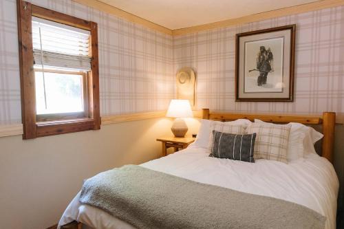 Stanton House | "Rocky Top" - Cozy RRG Cabin off Slade Exit!
