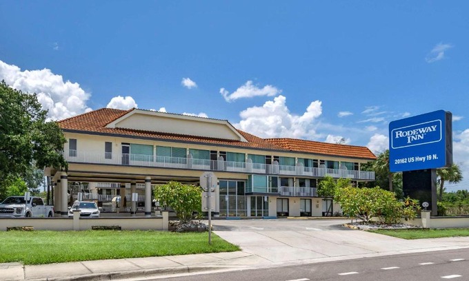 Clearwater Hotel | Rodeway Inn Central Clearwater Beach