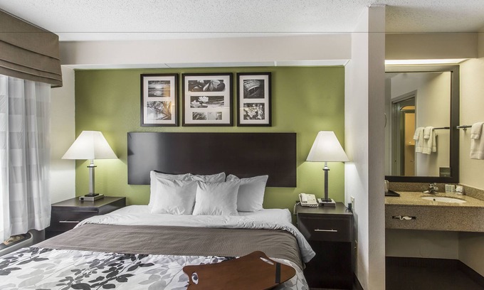 Knoxville Hotel | Rodeway Inn Knoxville North